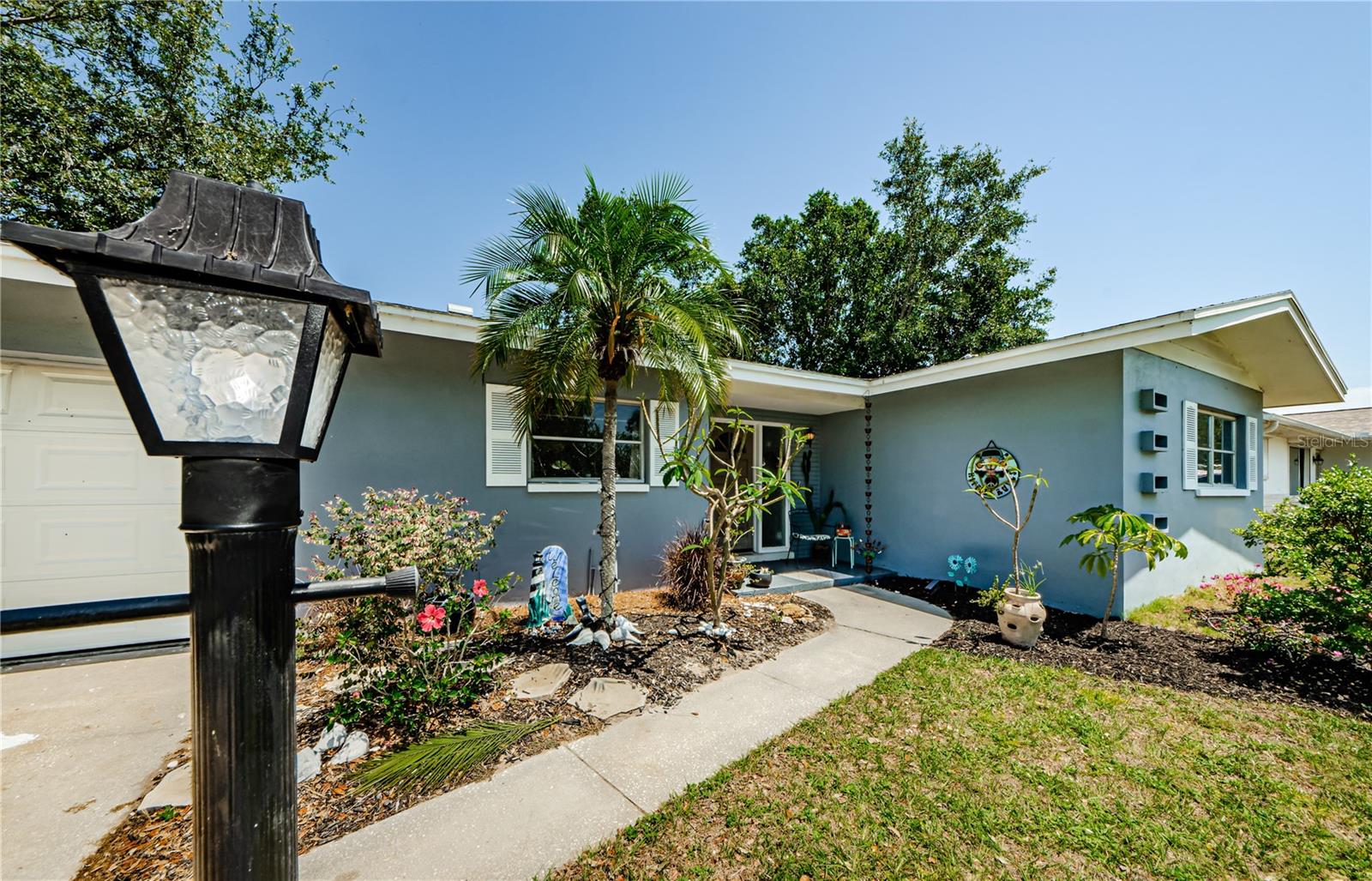 1942 ASHLAND DR