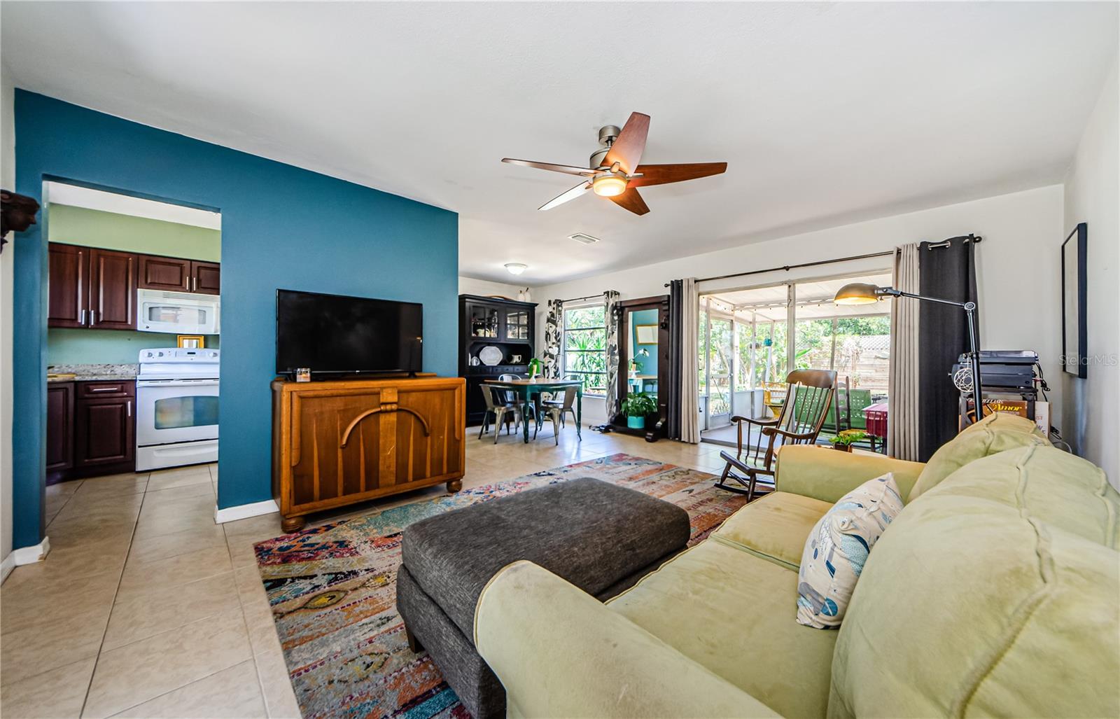 1942 ASHLAND DR
