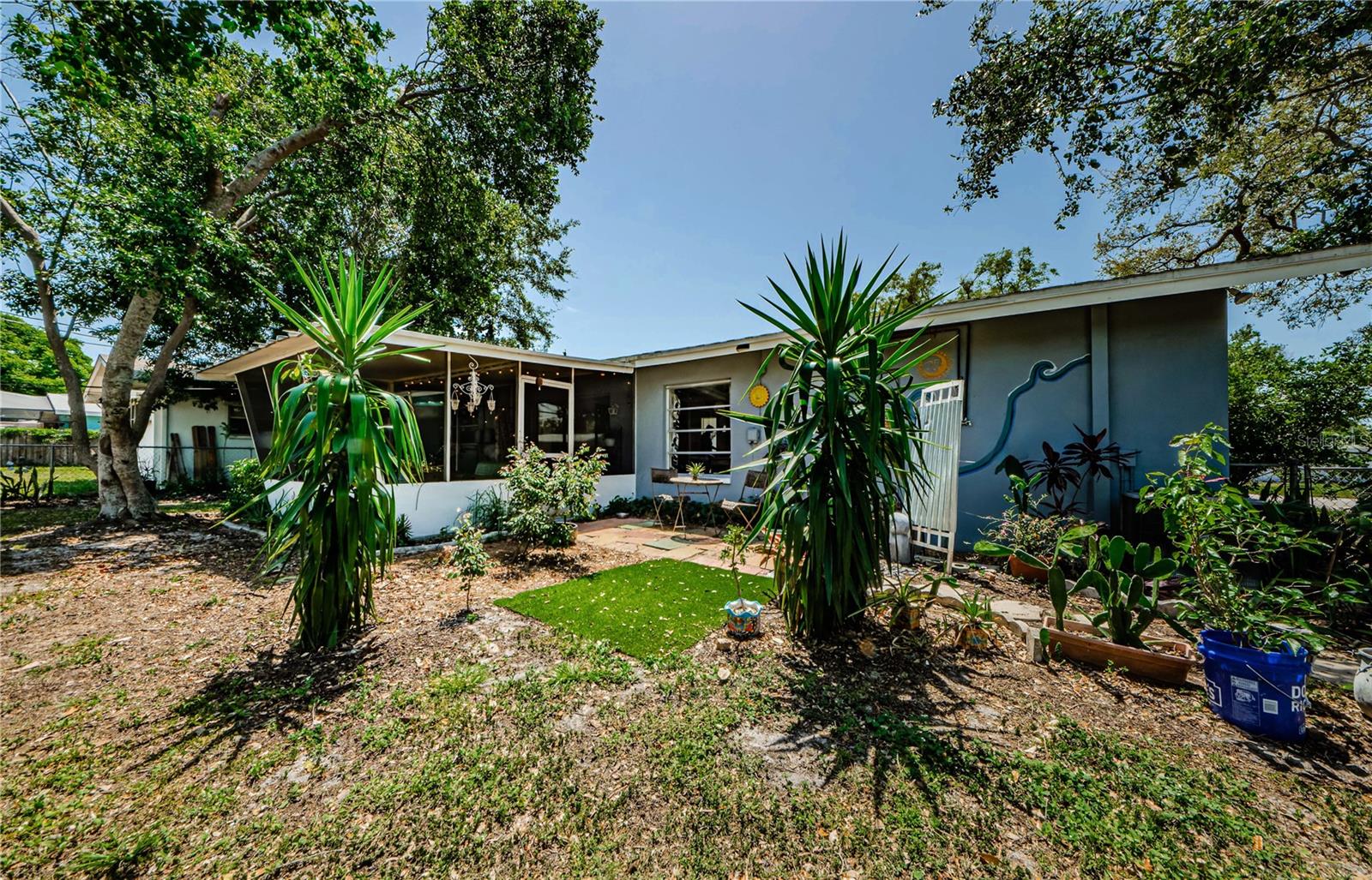1942 ASHLAND DR