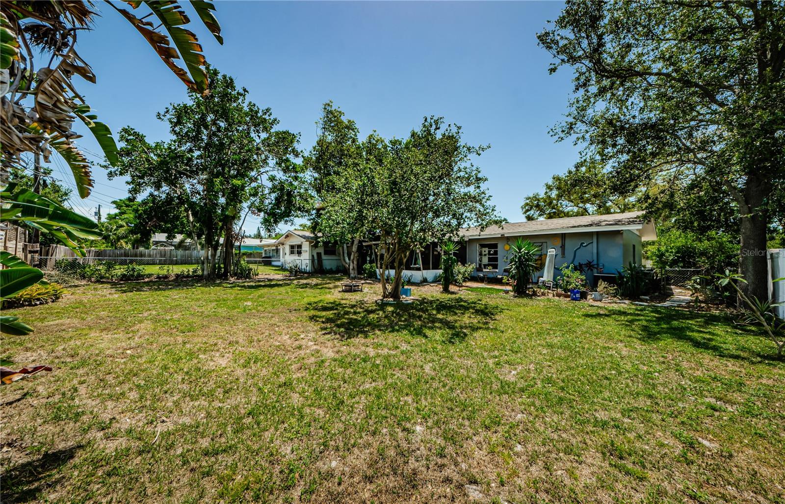 1942 ASHLAND DR