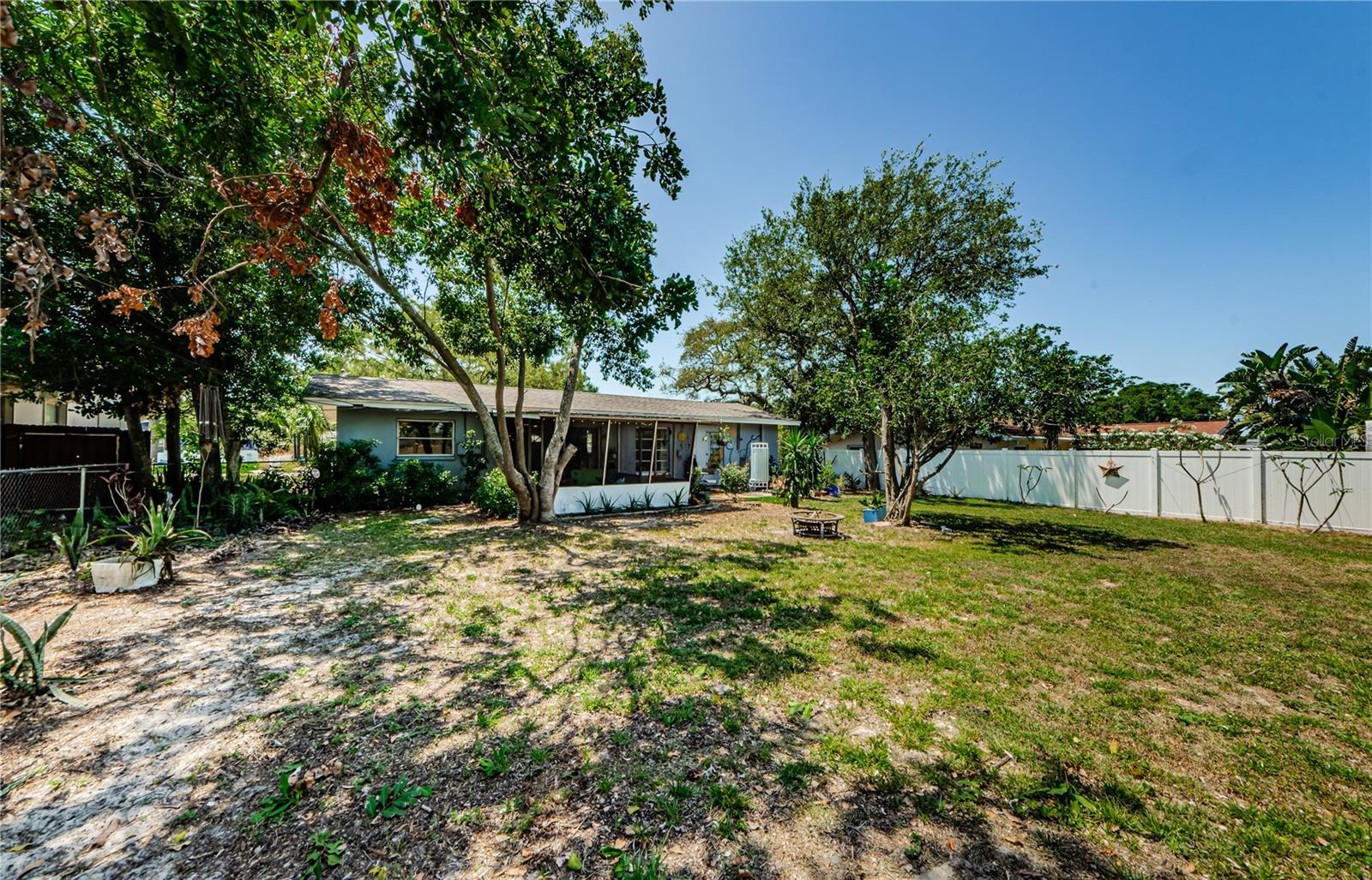 1942 ASHLAND DR