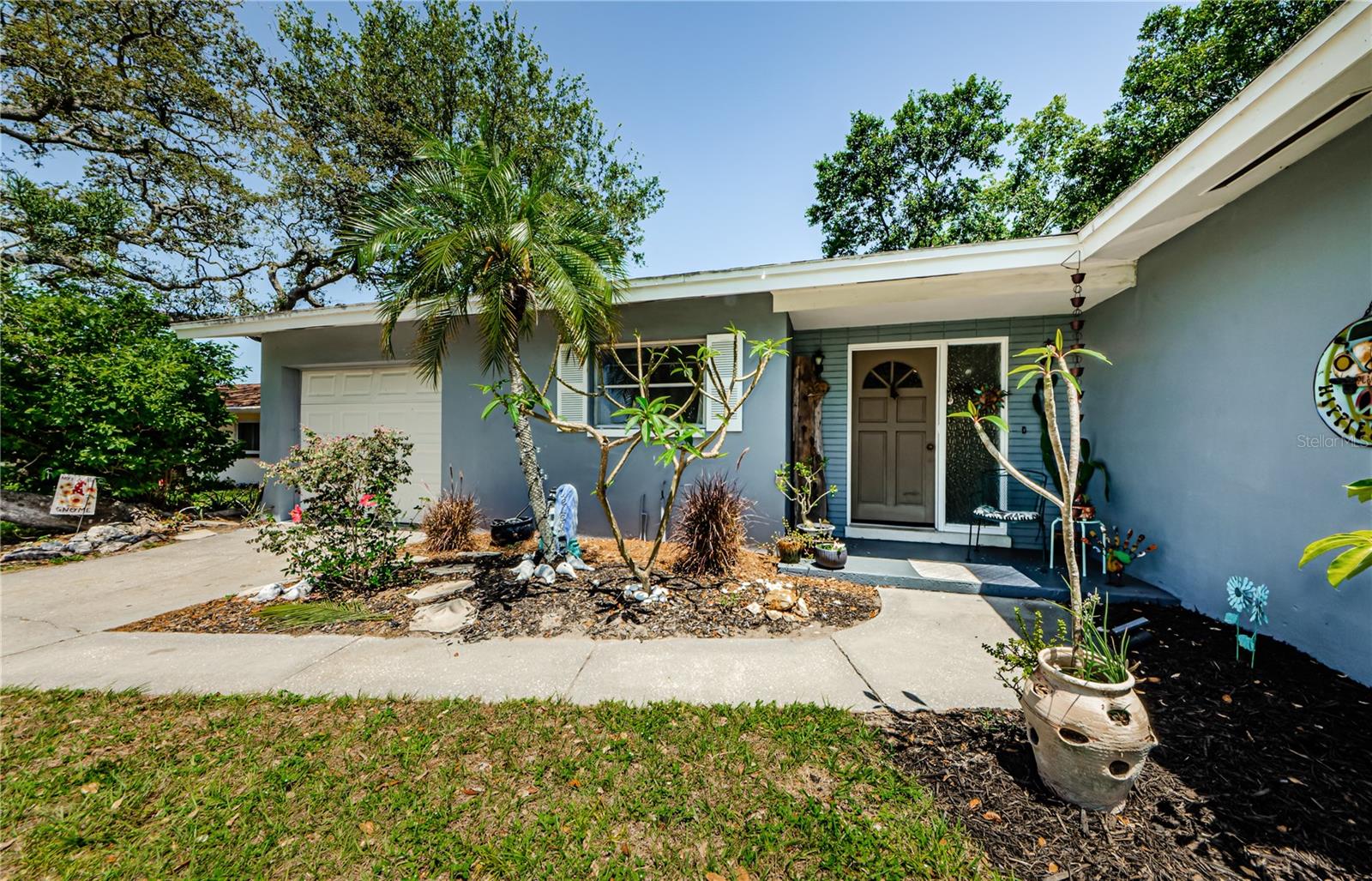 1942 ASHLAND DR