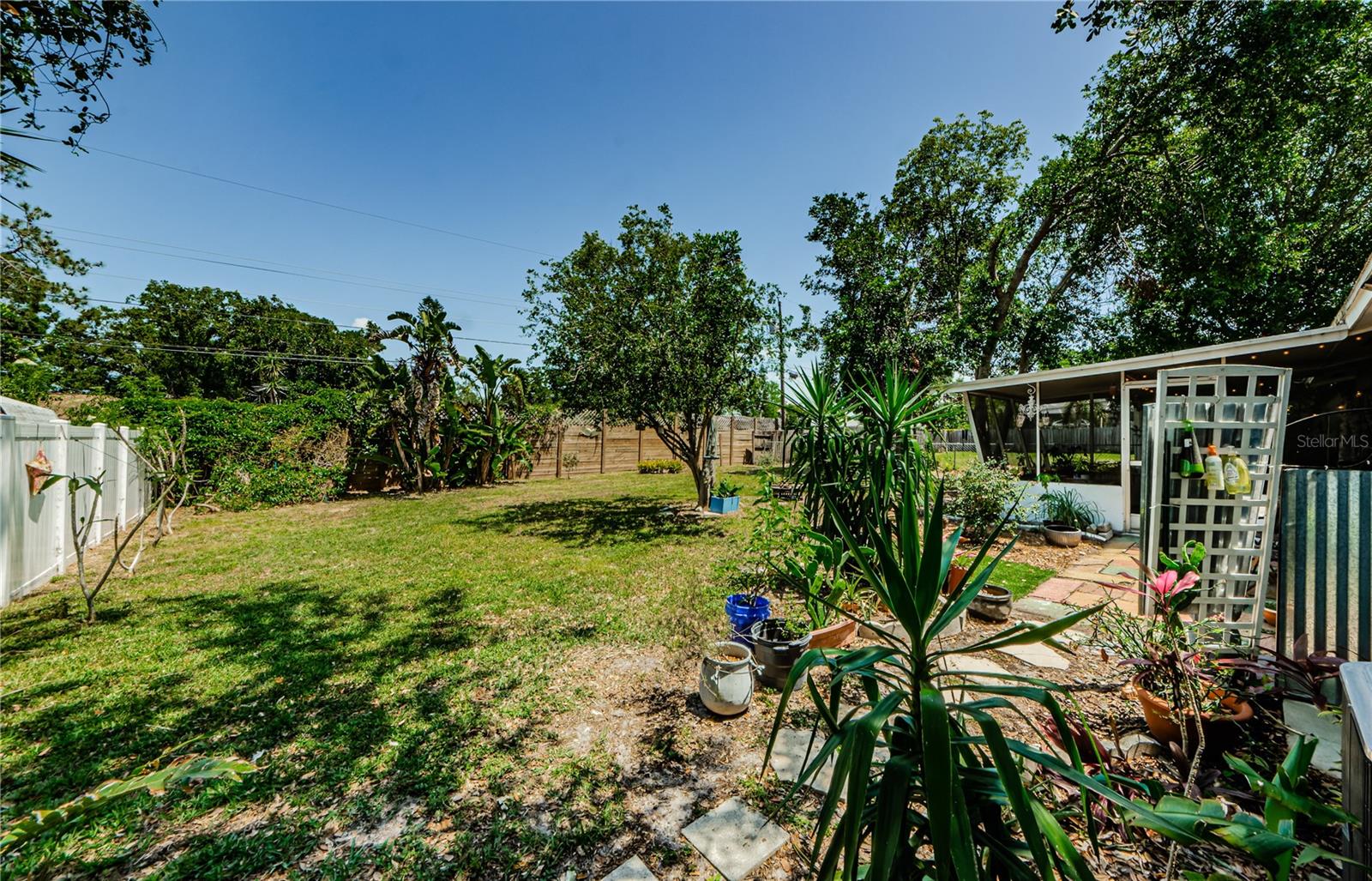 1942 ASHLAND DR