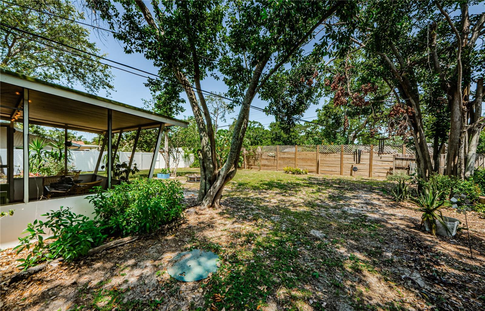 1942 ASHLAND DR