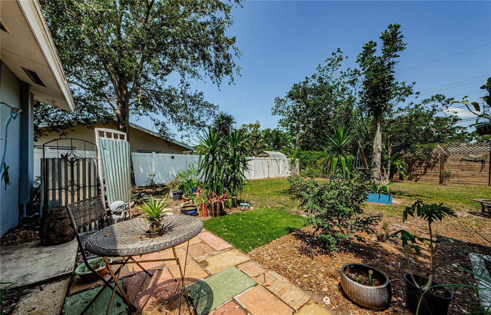 1942 ASHLAND DR