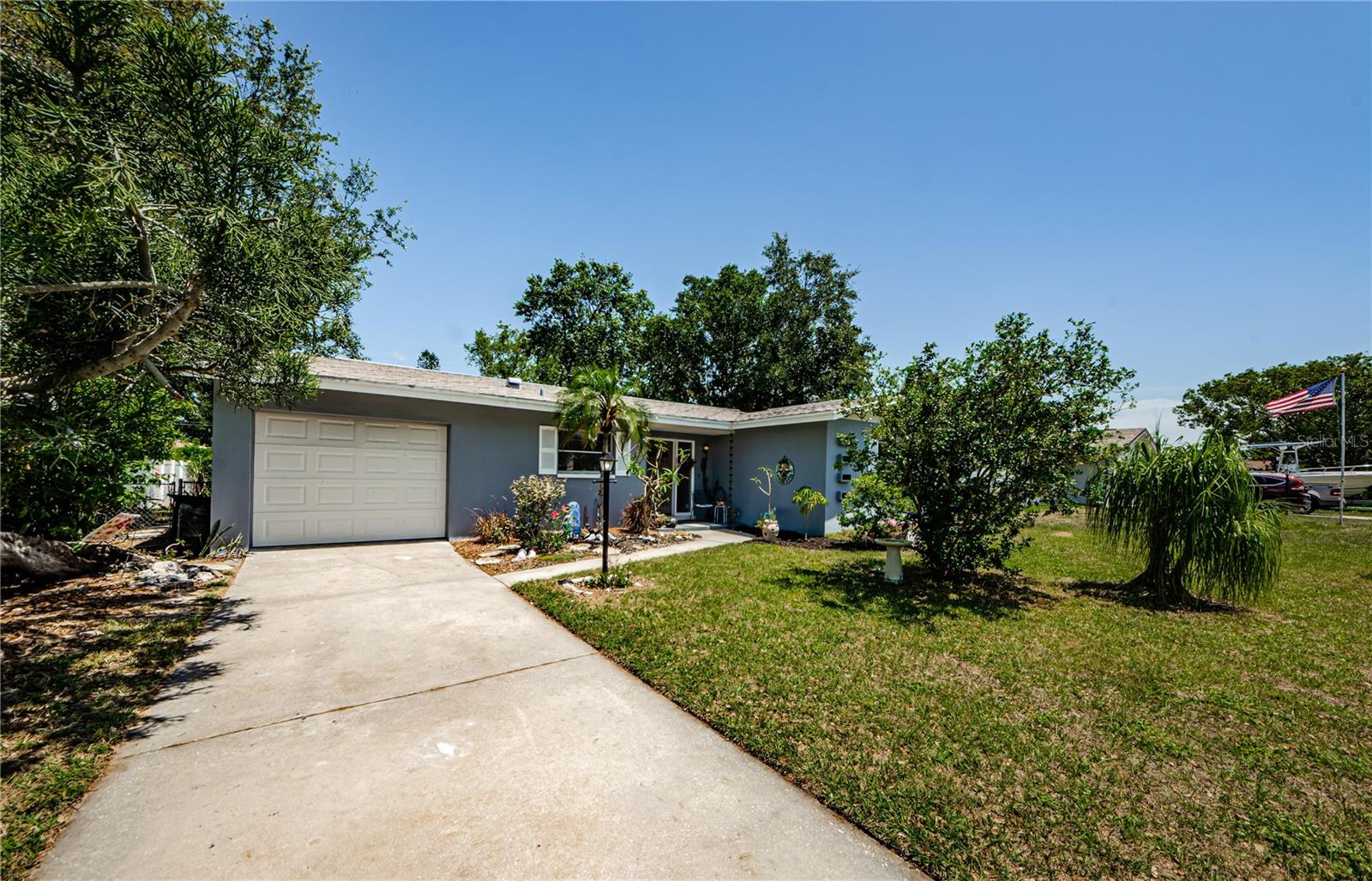 1942 ASHLAND DR