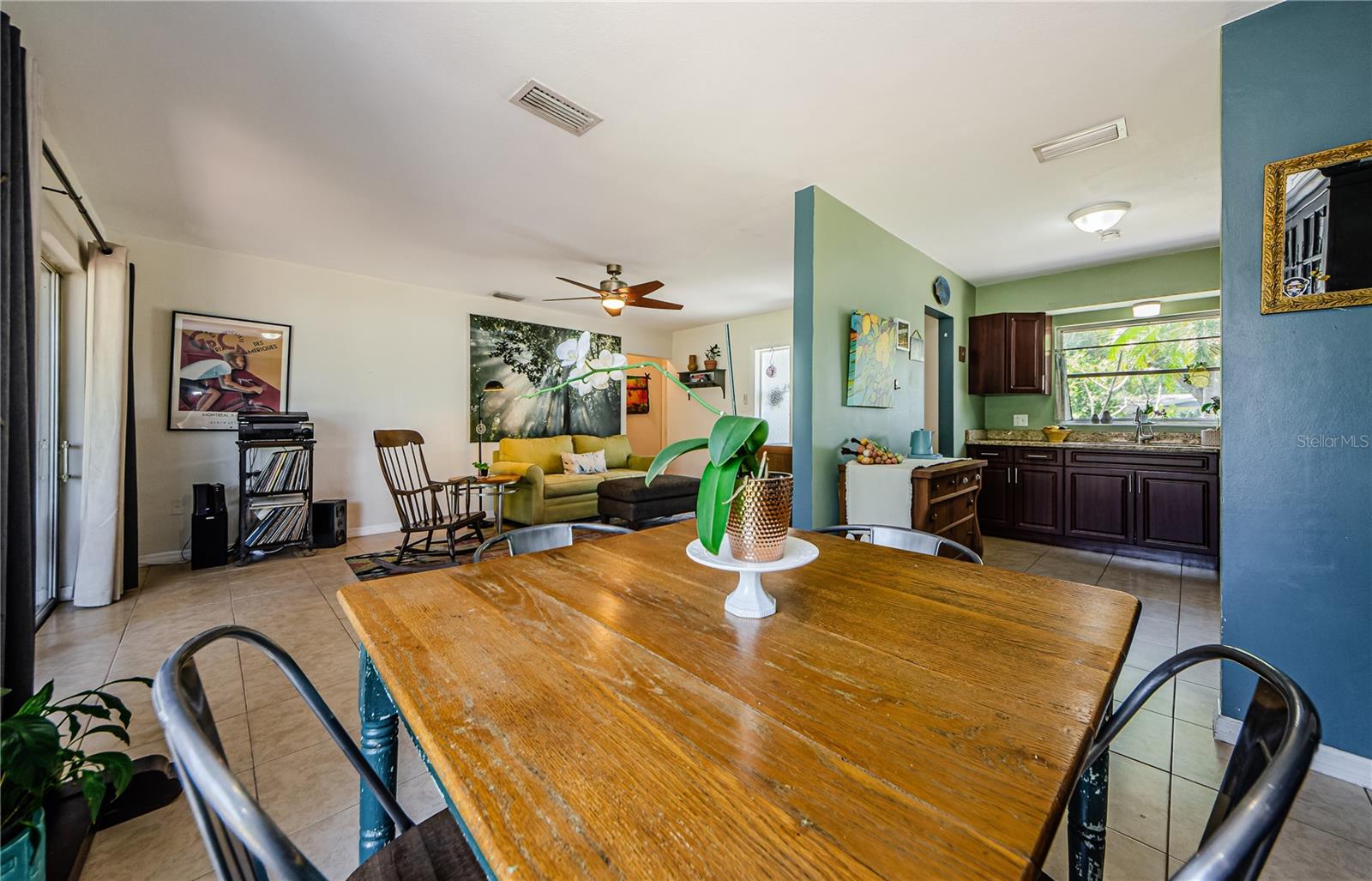 1942 ASHLAND DR