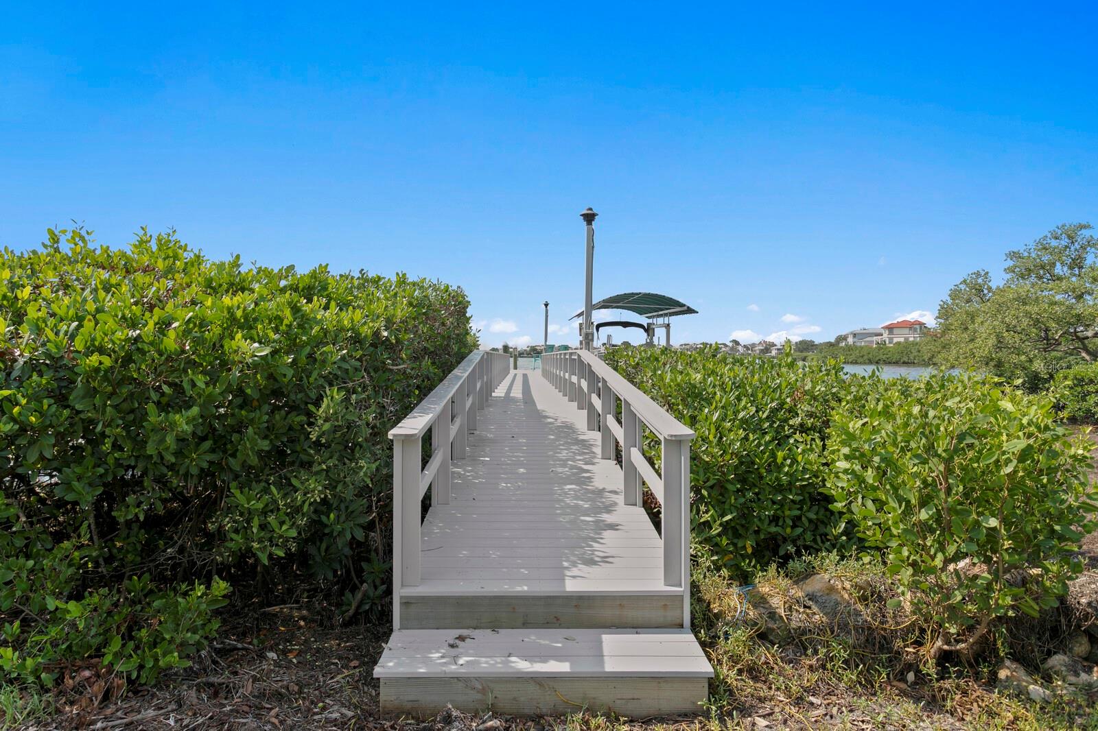 1632 SEA BREEZE DR