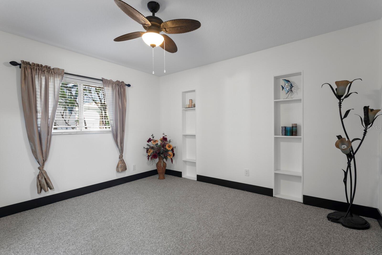 1632 SEA BREEZE DR