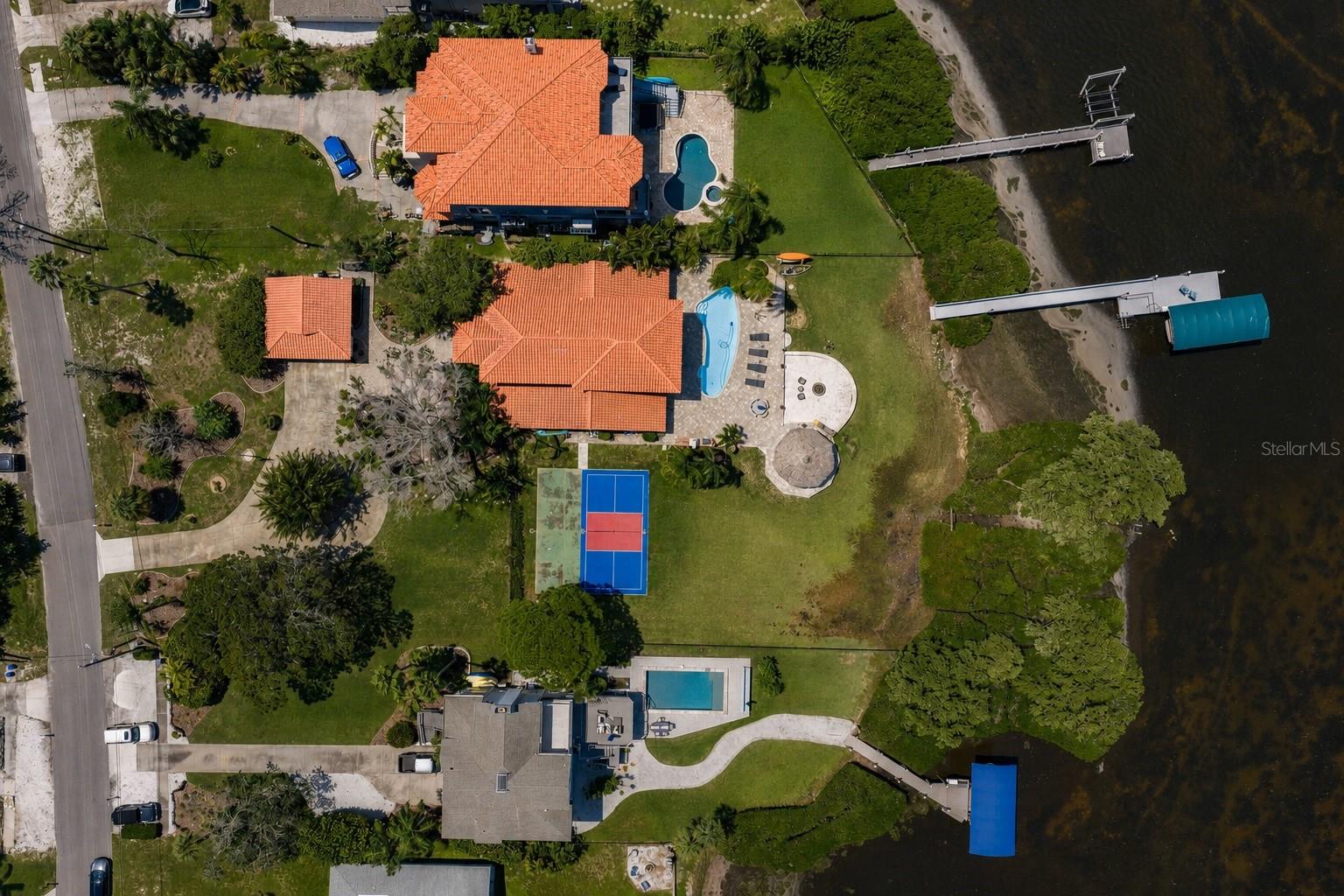 1632 SEA BREEZE DR