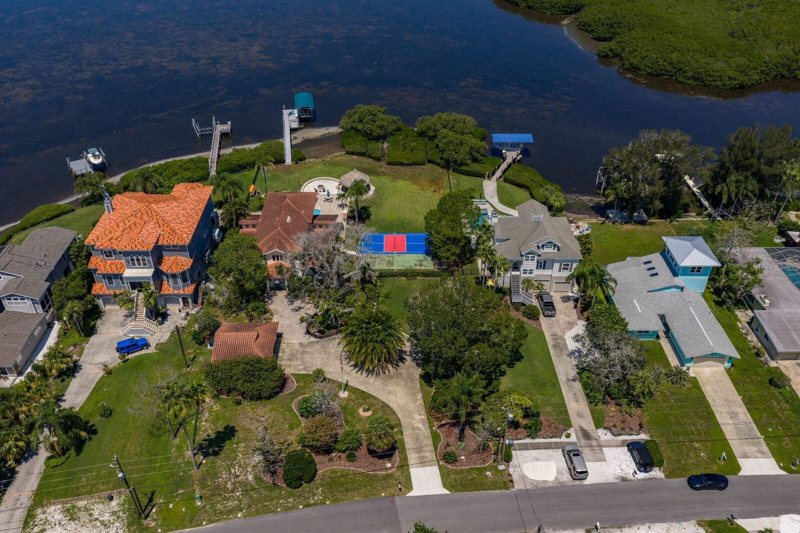 1632 SEA BREEZE DR