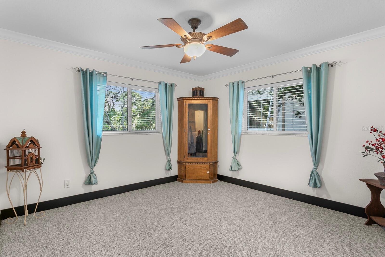 1632 SEA BREEZE DR