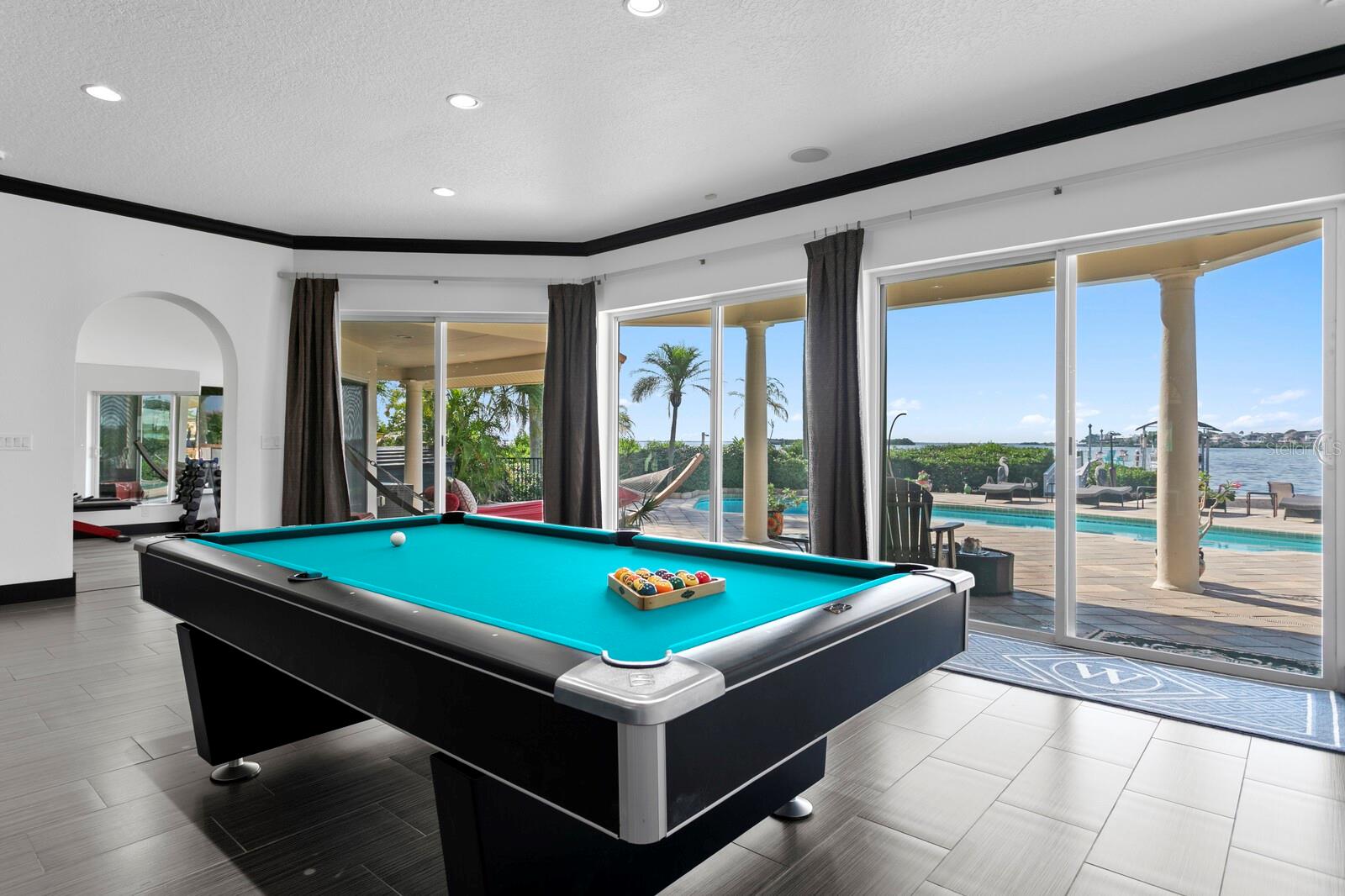 1632 SEA BREEZE DR