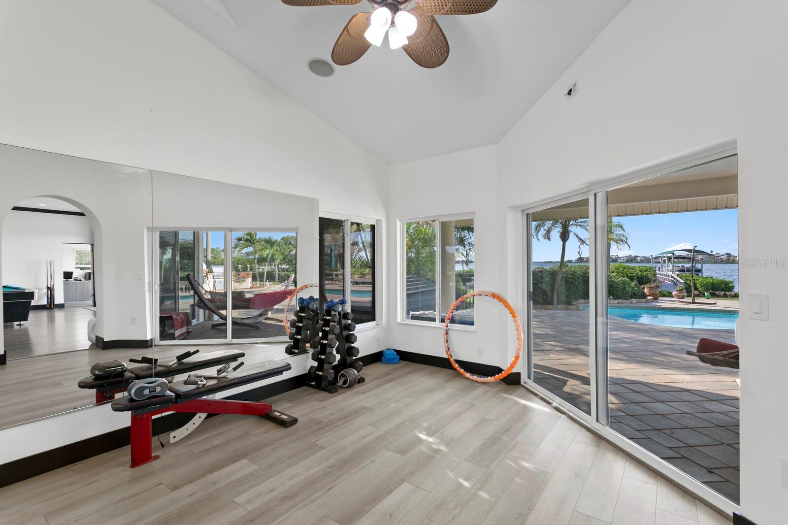 1632 SEA BREEZE DR
