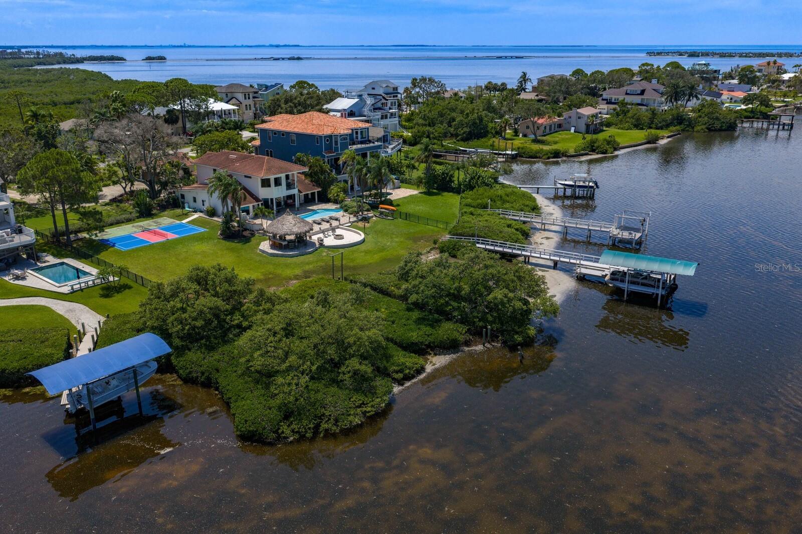 1632 SEA BREEZE DR