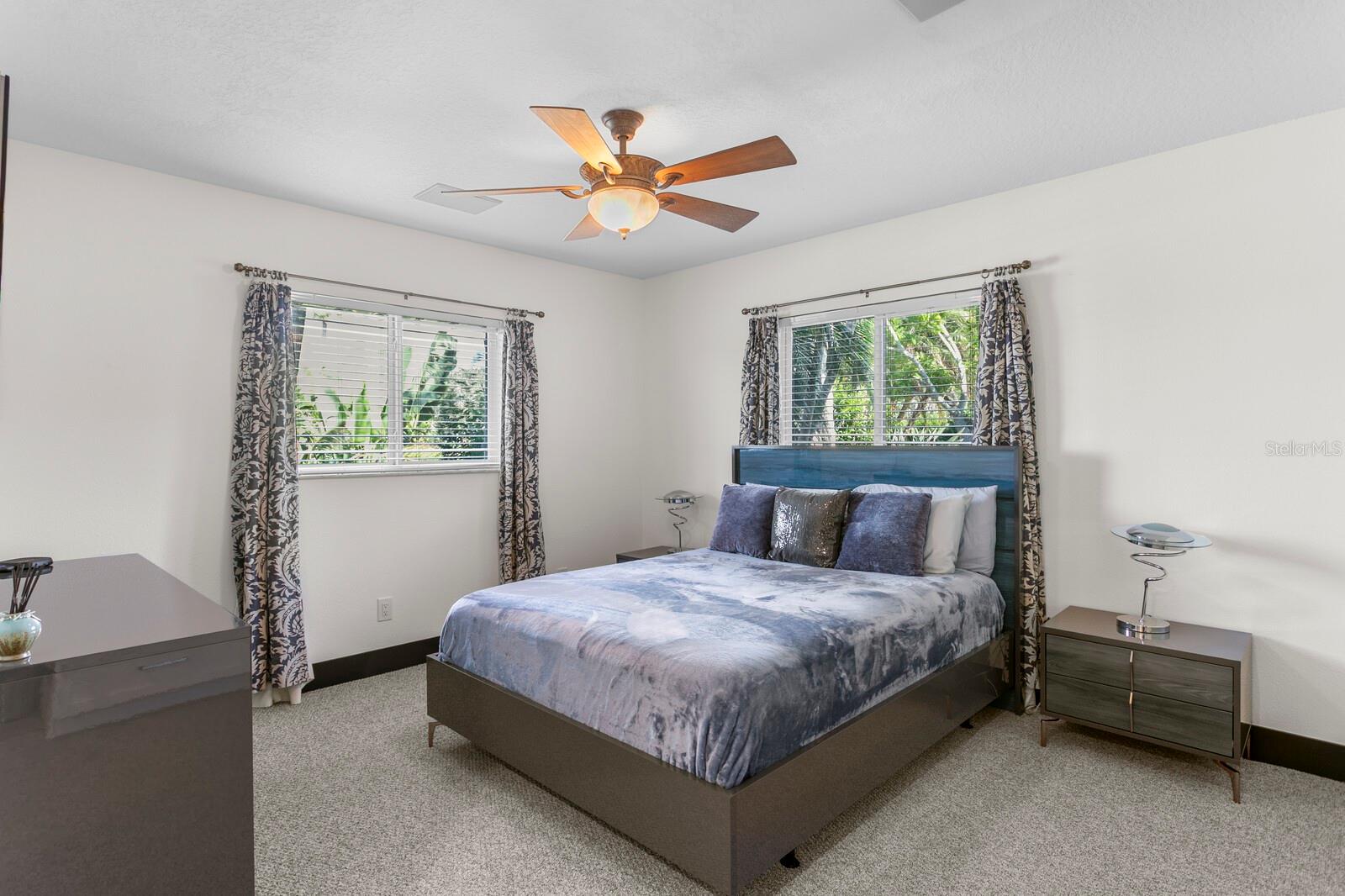 1632 SEA BREEZE DR
