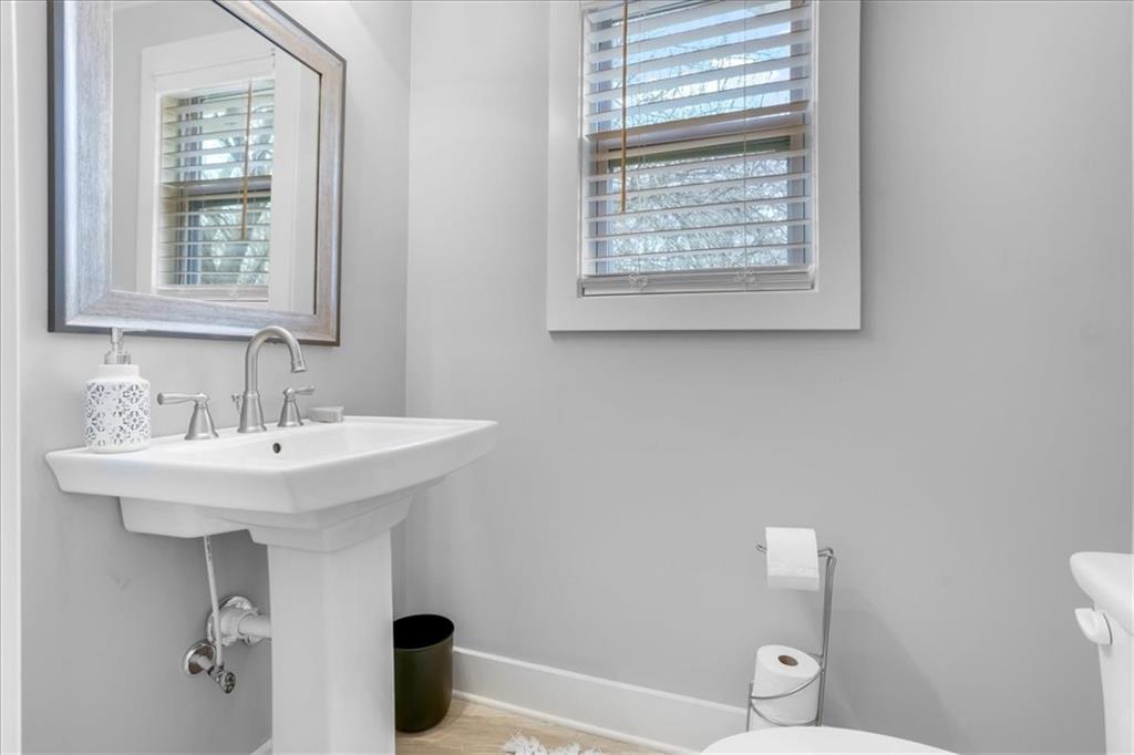 985 Pinehurst Drive SE