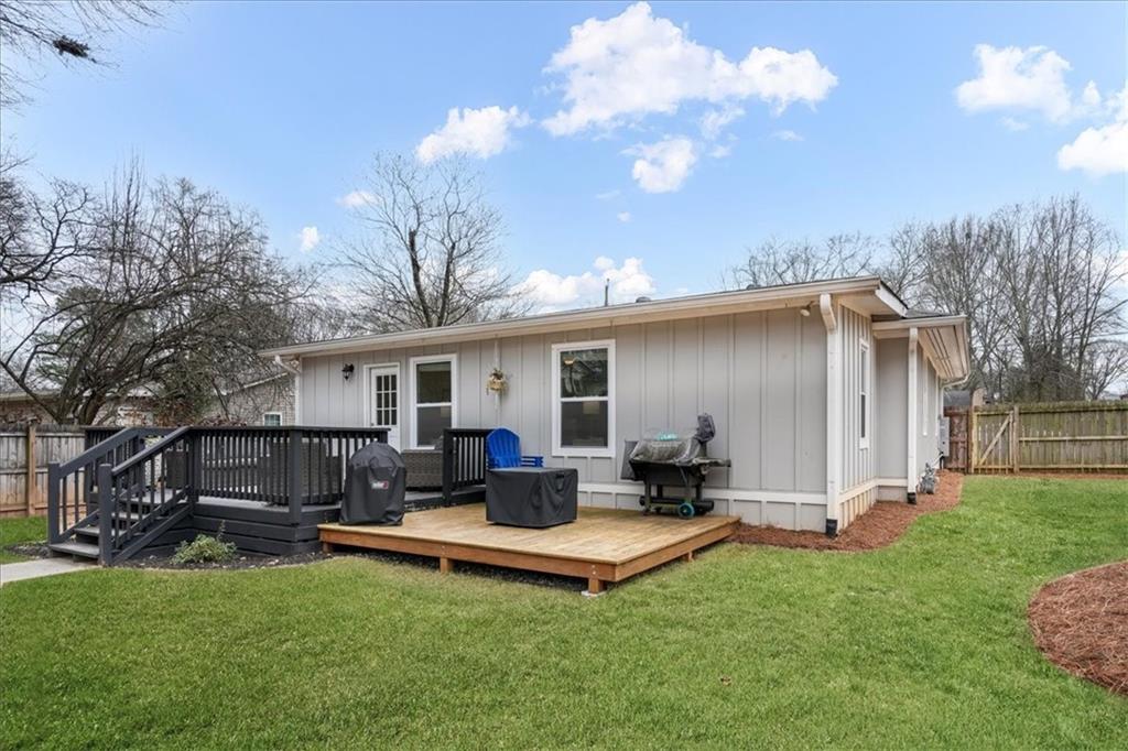 985 Pinehurst Drive SE