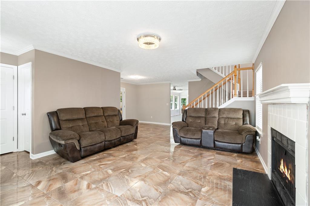 3945 Oak Glenn Drive