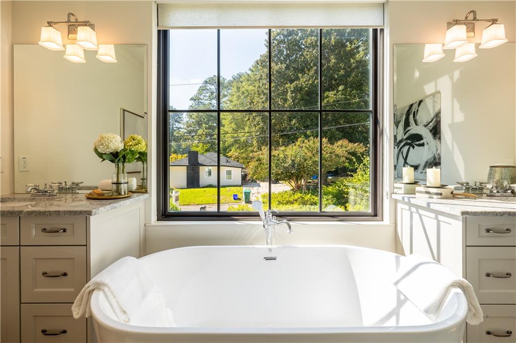 2821 Fraser Street SE