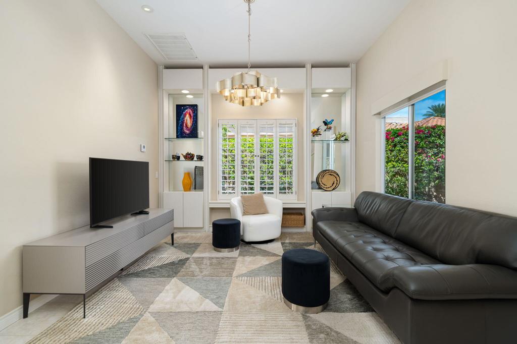 48 Colonial Drive