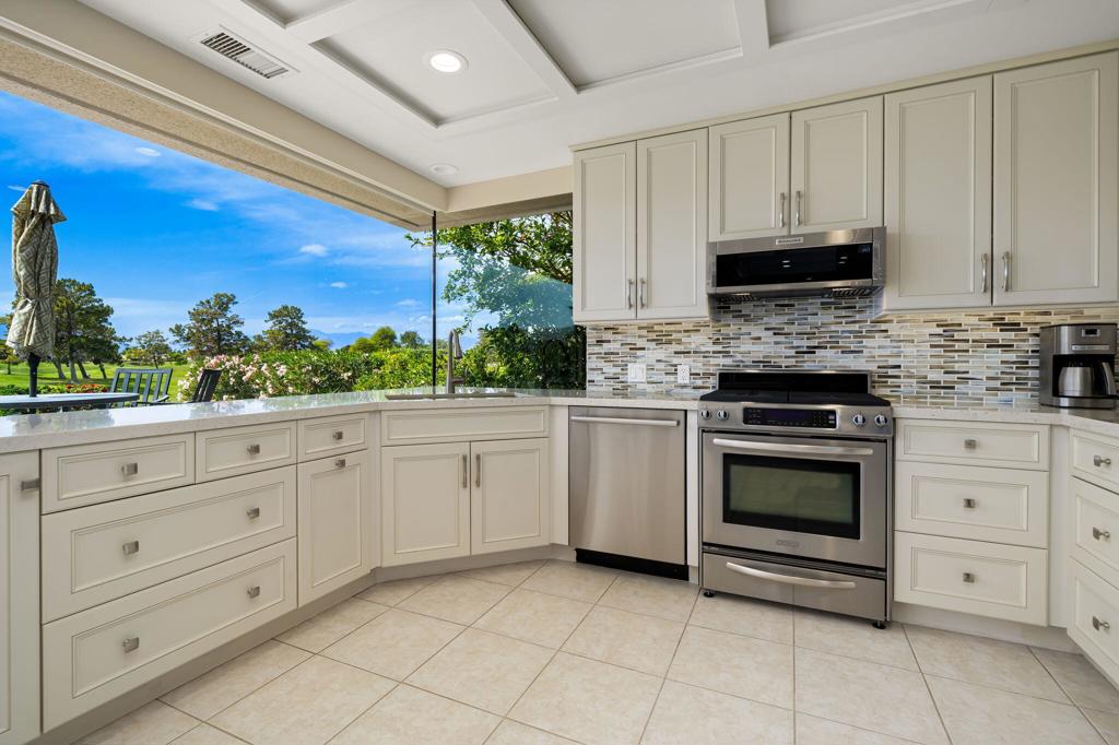 48 Colonial Drive