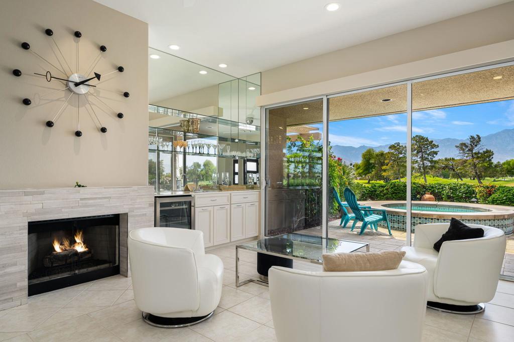 48 Colonial Drive