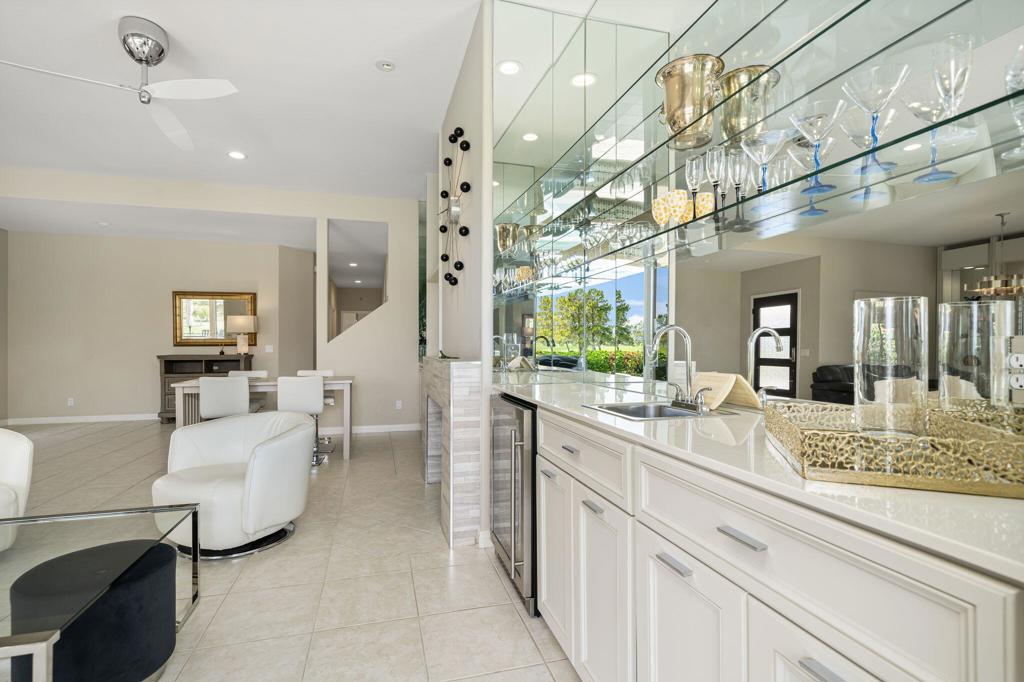48 Colonial Drive