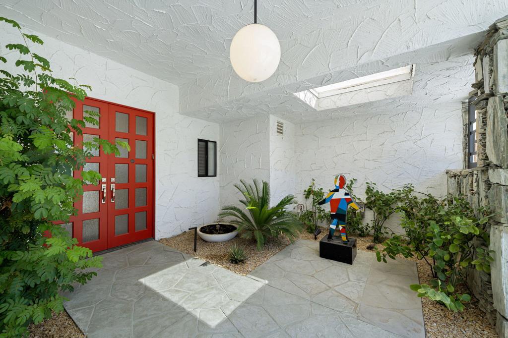 2326 S Toledo Avenue