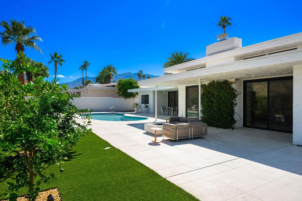 2326 S Toledo Avenue