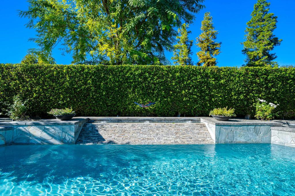 105 Waterford Circle