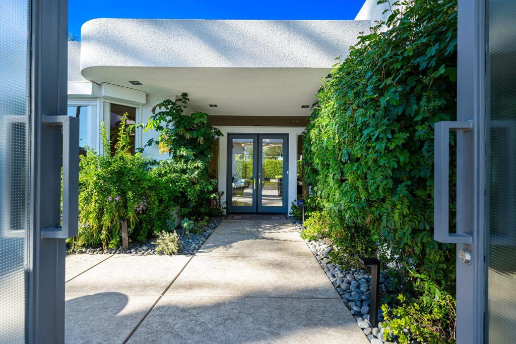 105 Waterford Circle