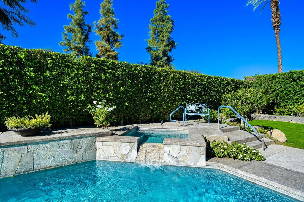 105 Waterford Circle