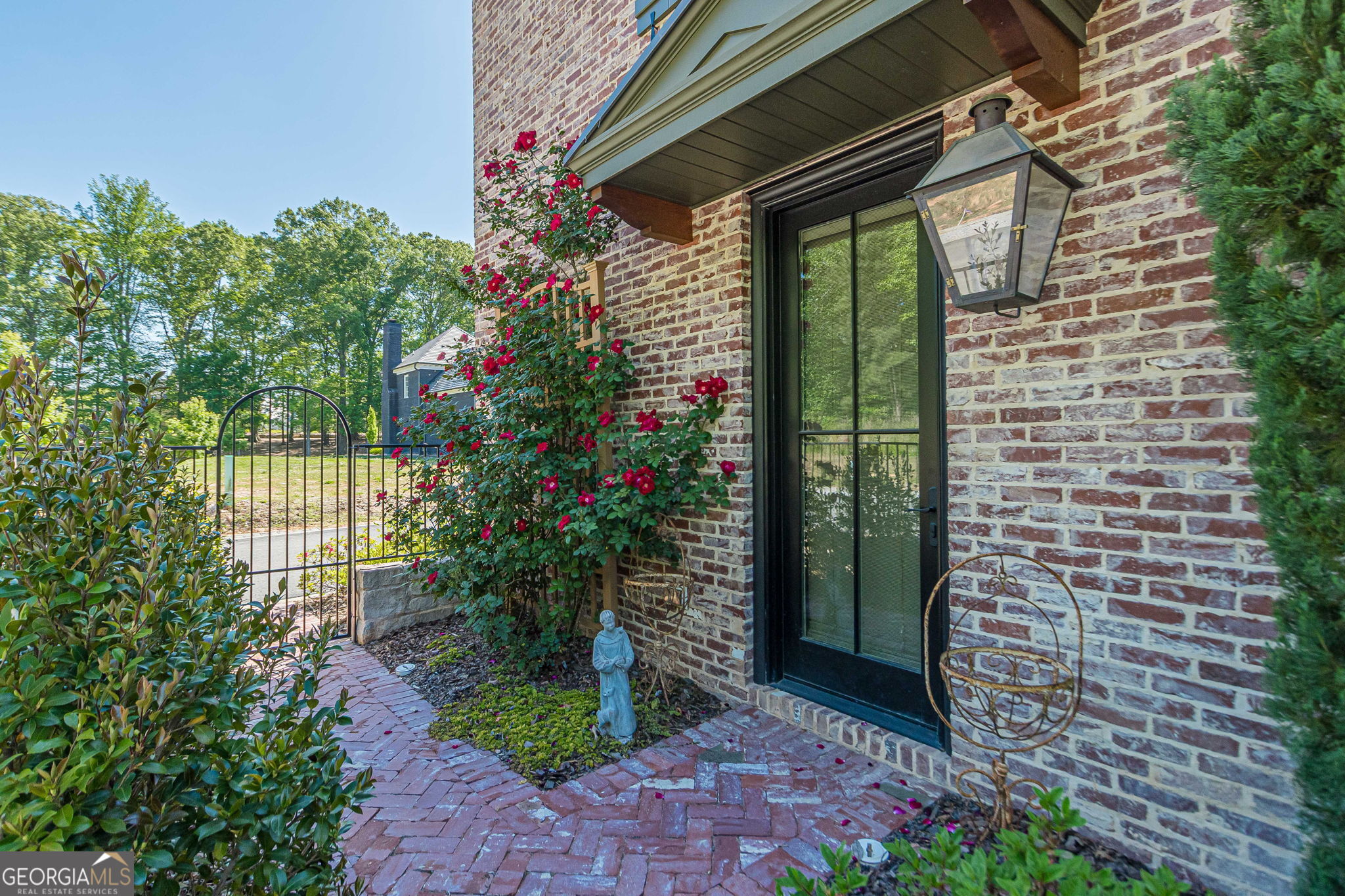 290 Guild Lane