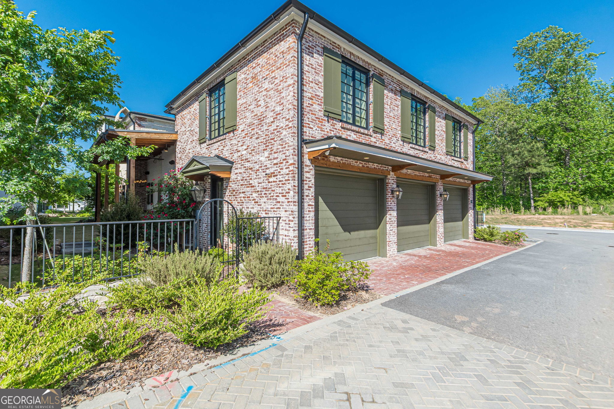290 Guild Lane