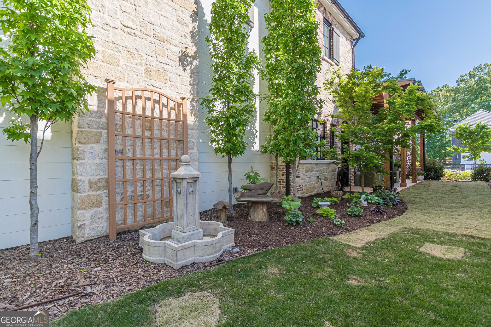 290 Guild Lane