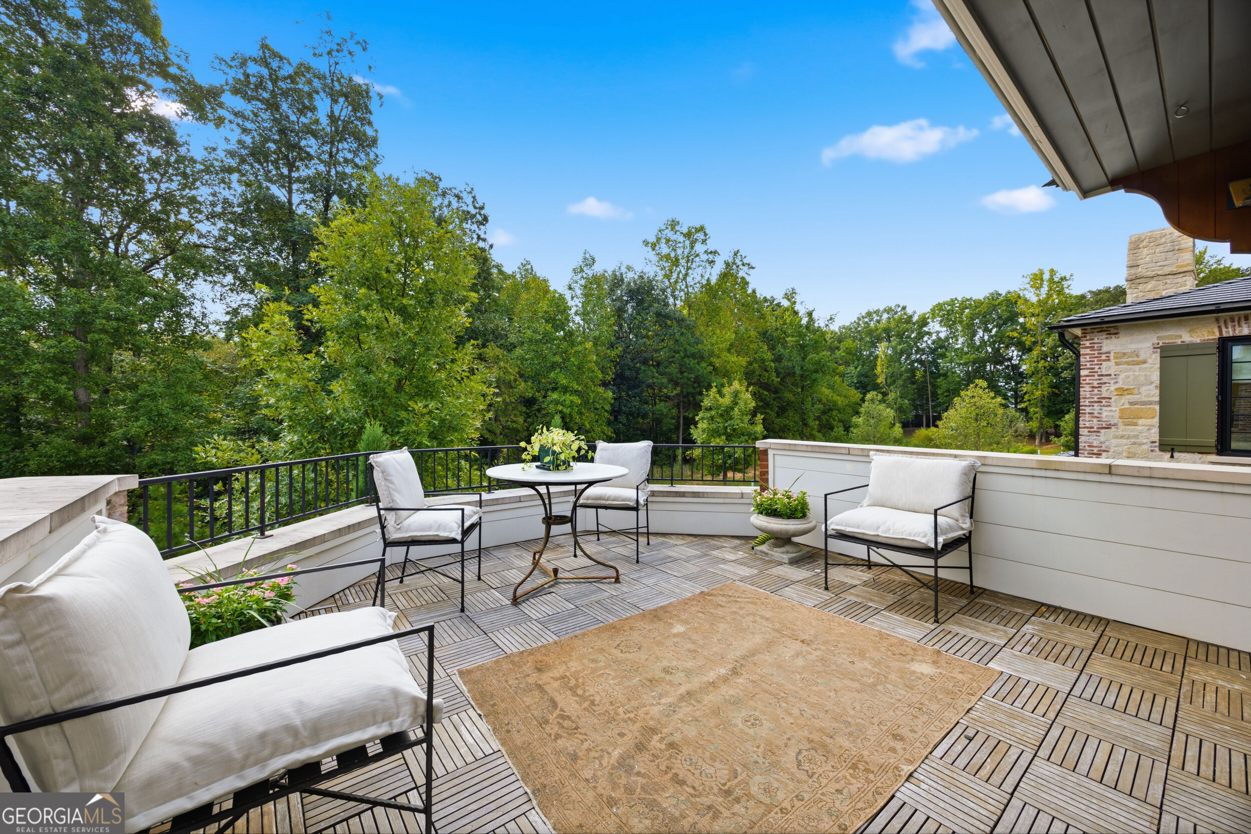 290 Guild Lane