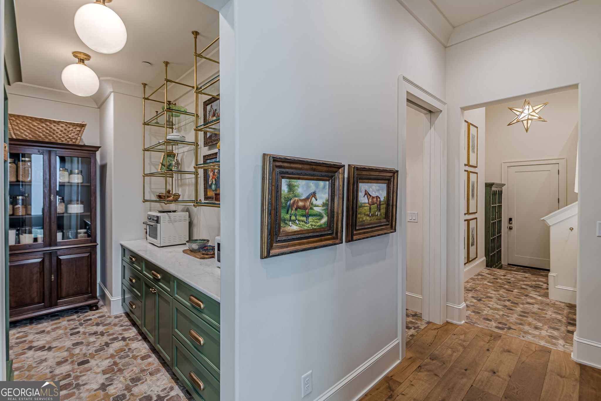 290 Guild Lane
