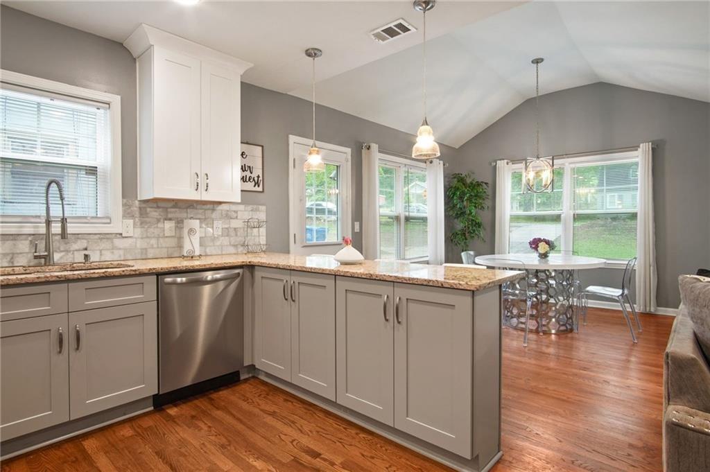 1547 Willowbrook Drive SW