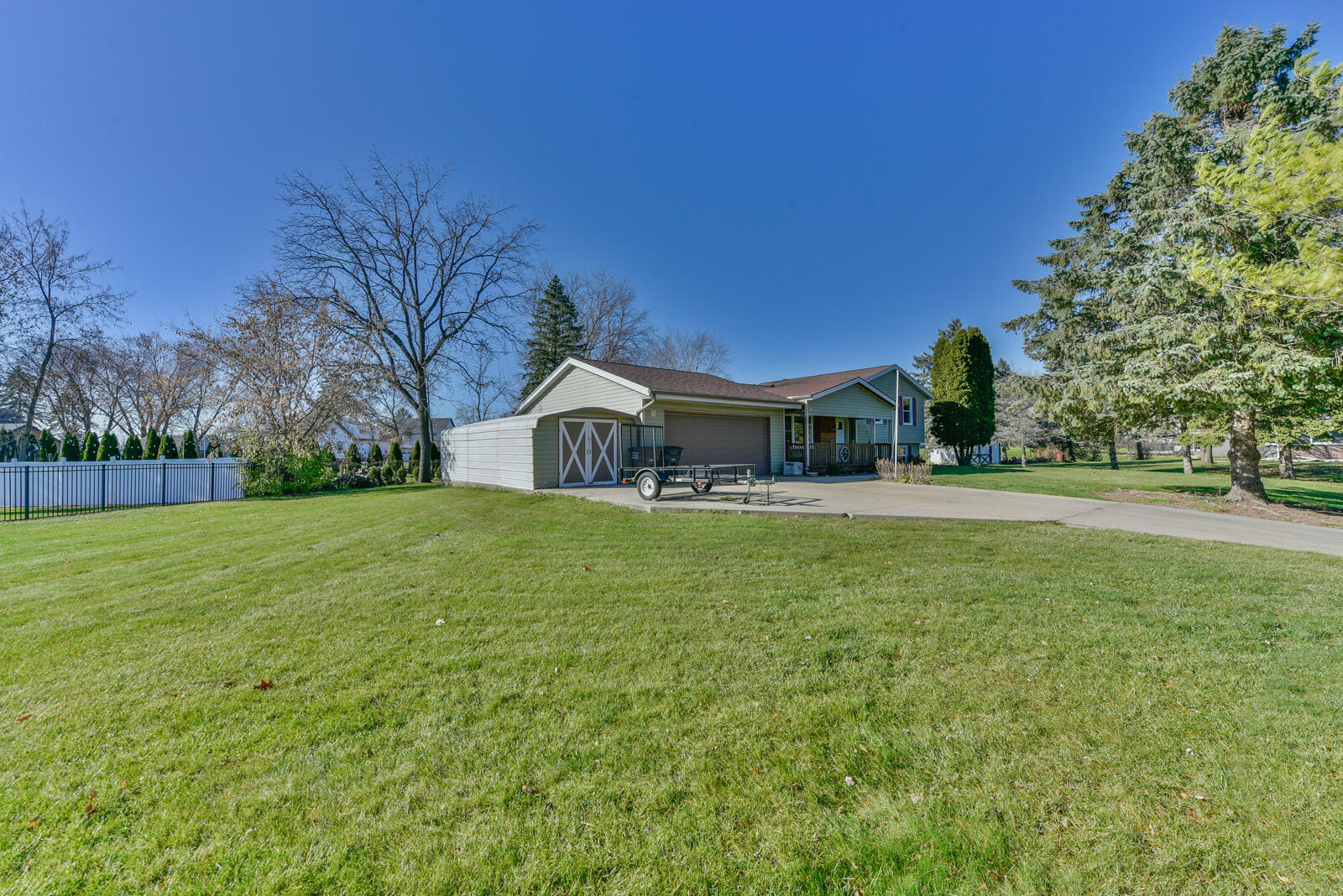 8122 Waverly Ct