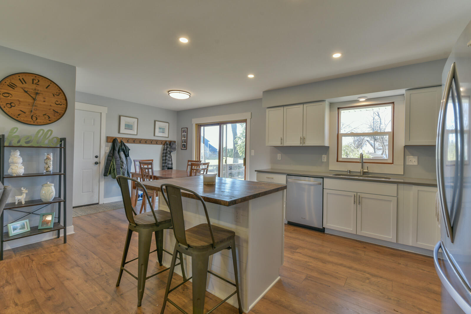 8122 Waverly Ct