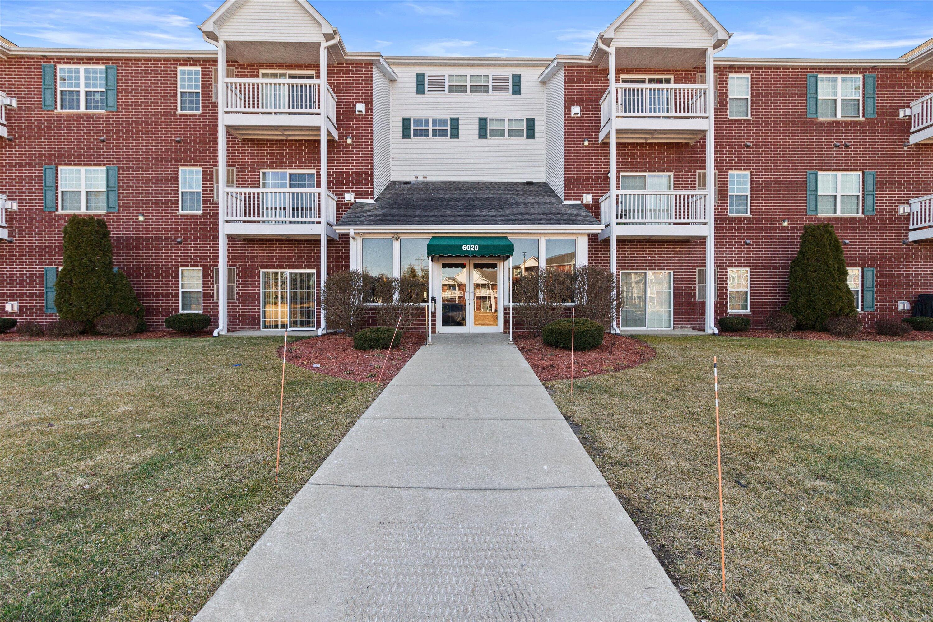 6020 S Buckhorn Ave Unit: 301