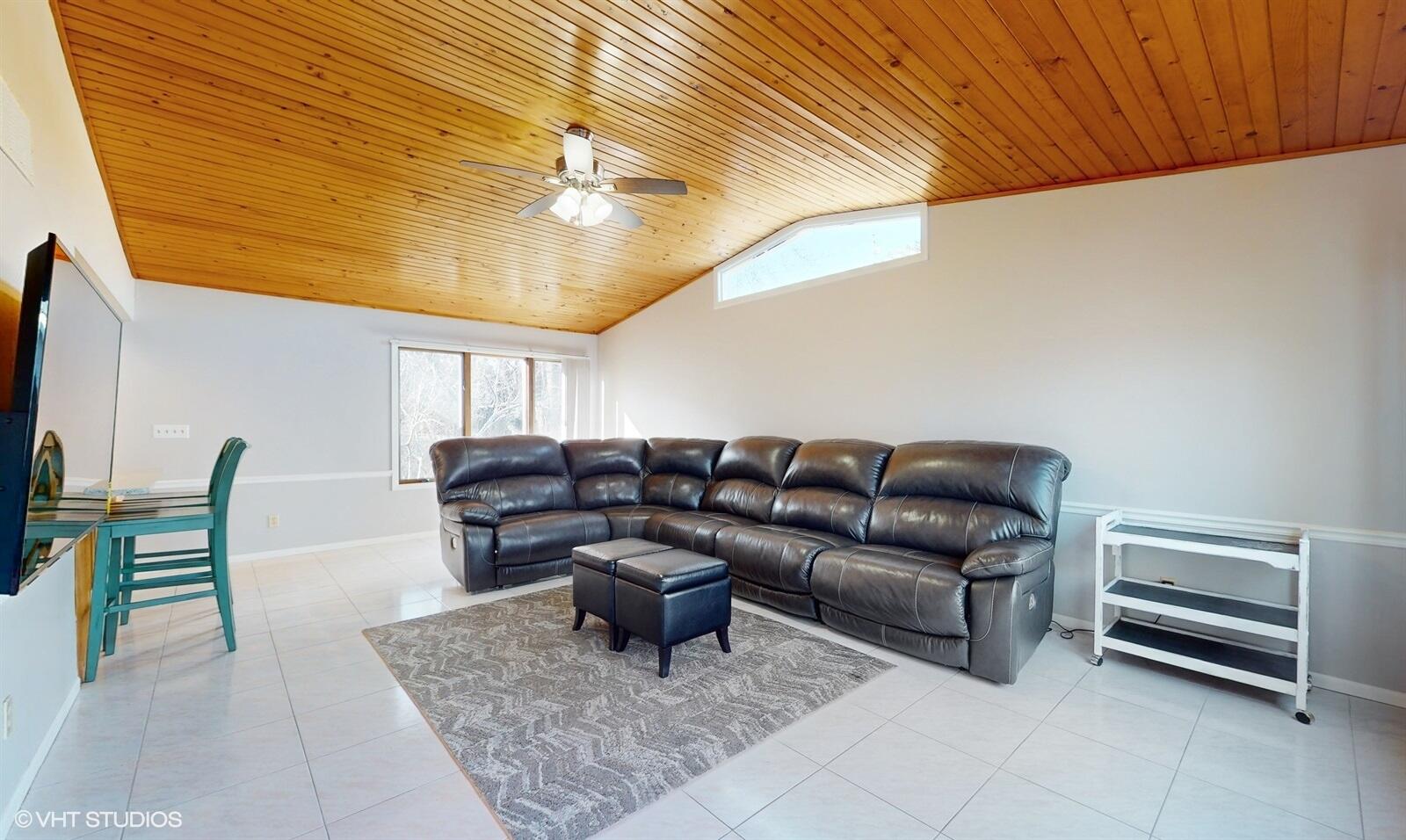 1723 Hillcrest Dr