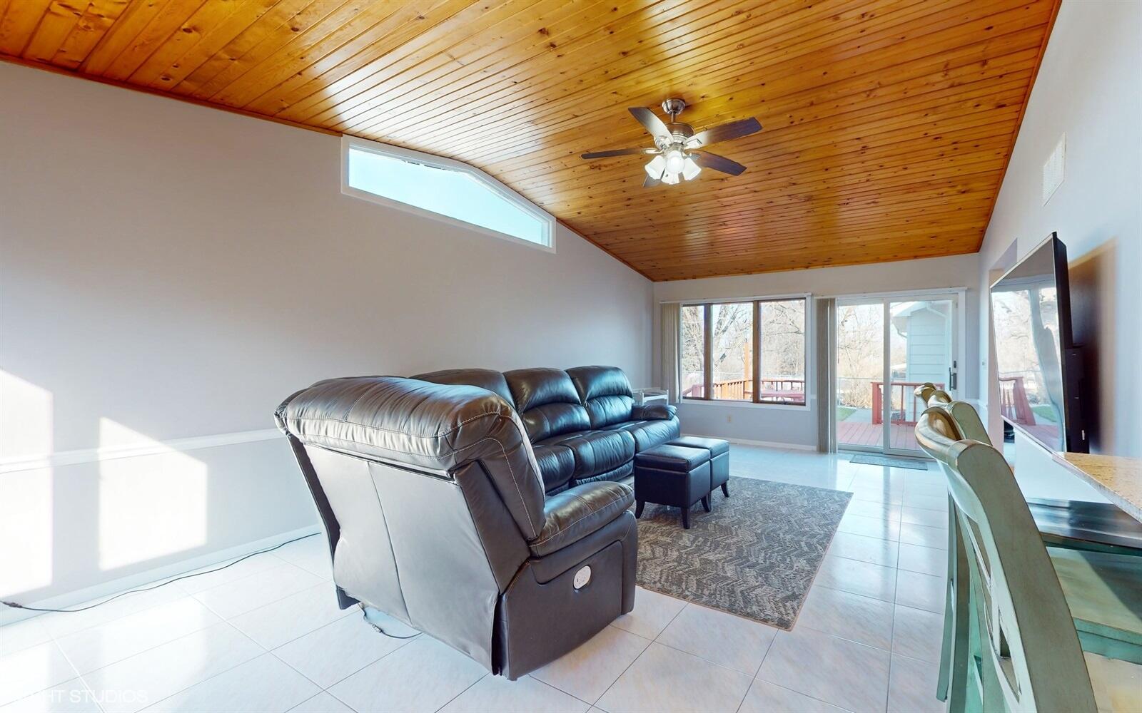 1723 Hillcrest Dr