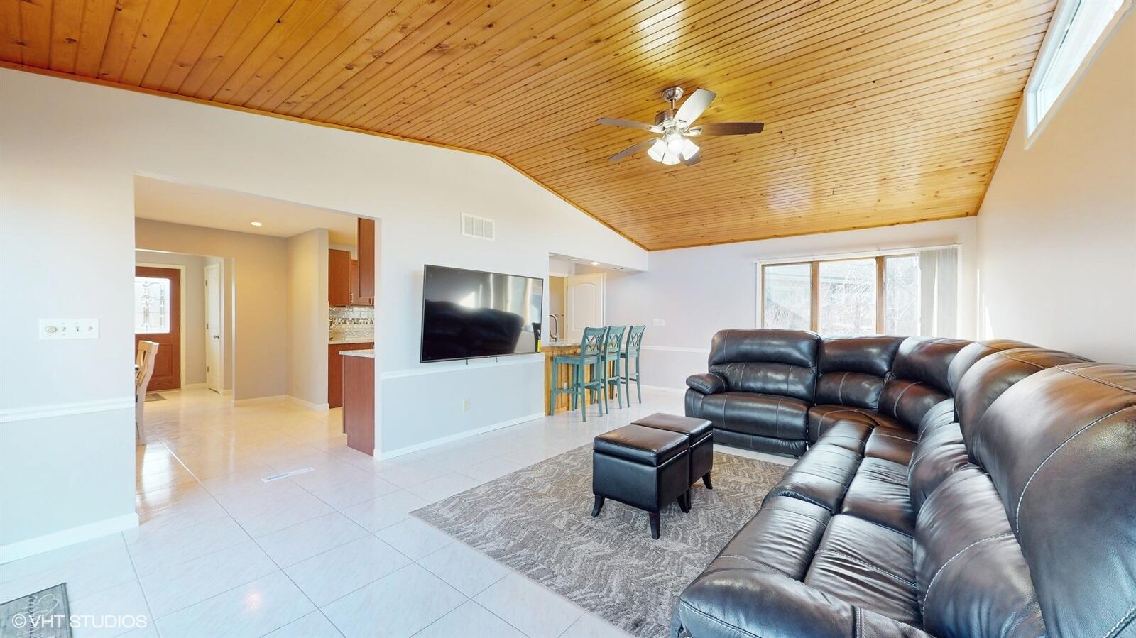 1723 Hillcrest Dr