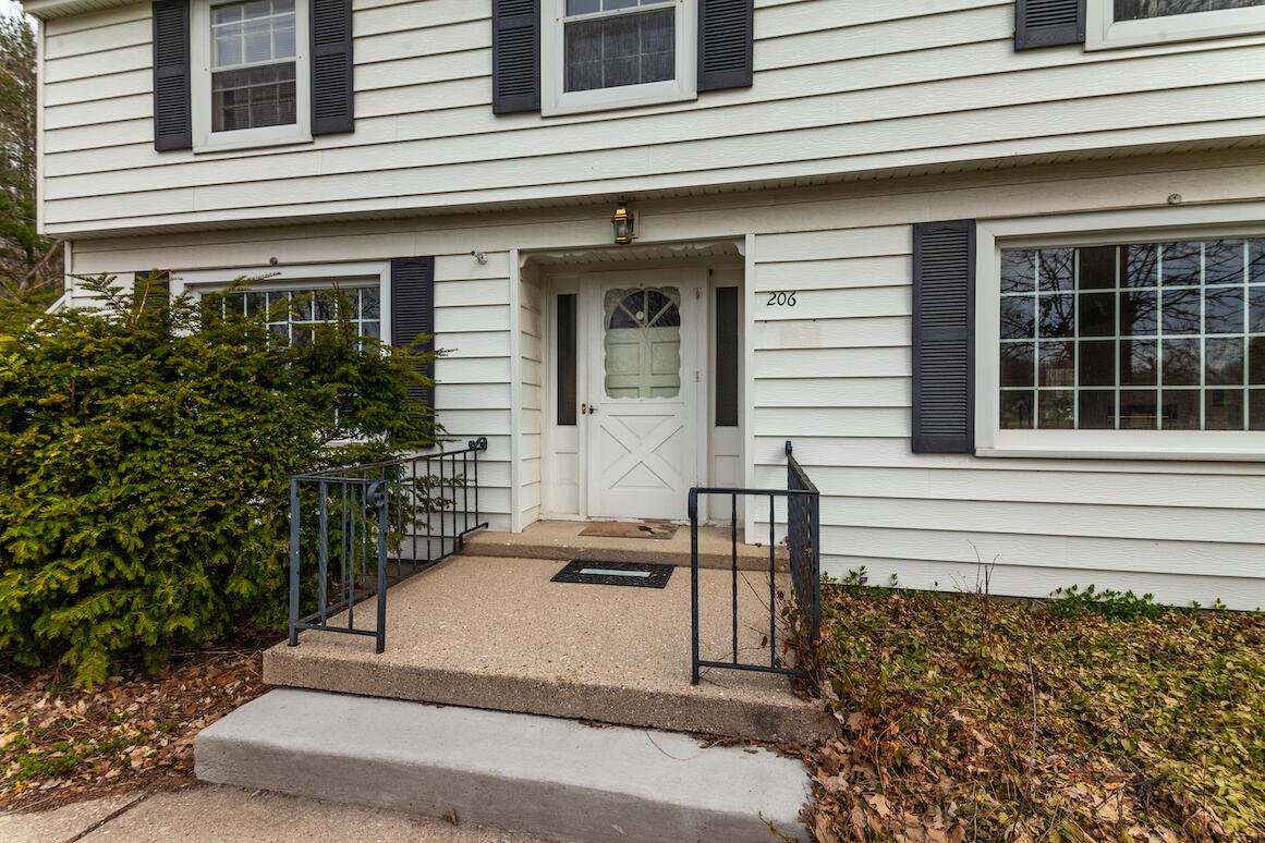 206 Vine St