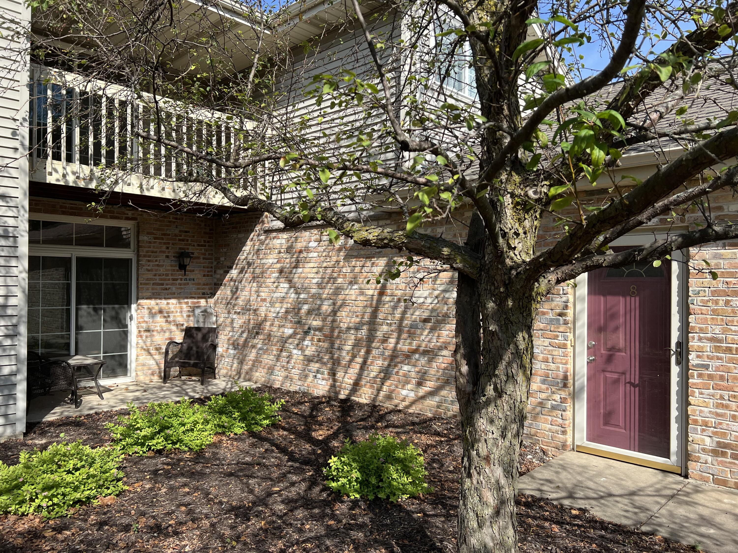 210 W Oak Leaf Dr Unit: 8