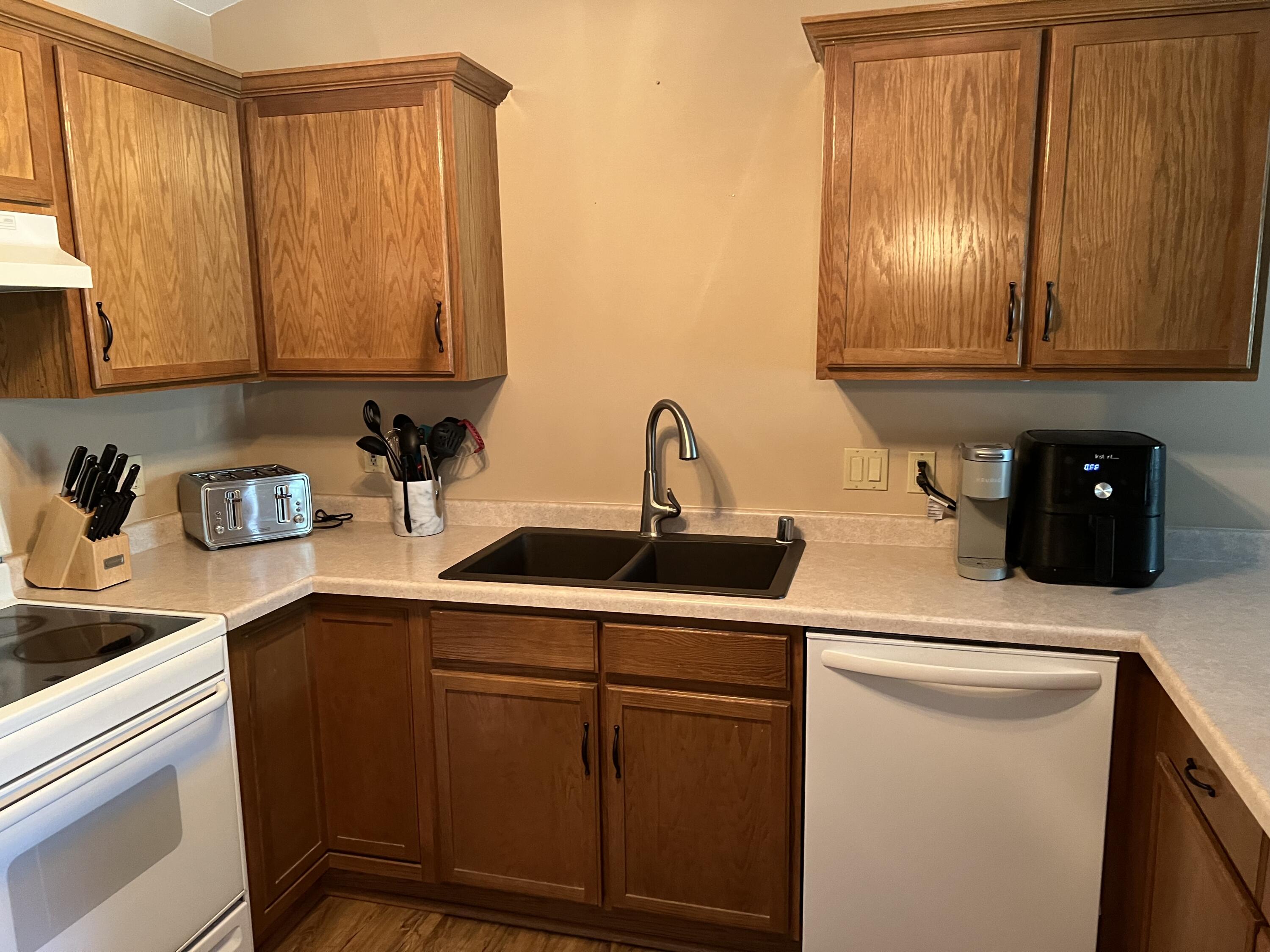 210 W Oak Leaf Dr Unit: 8