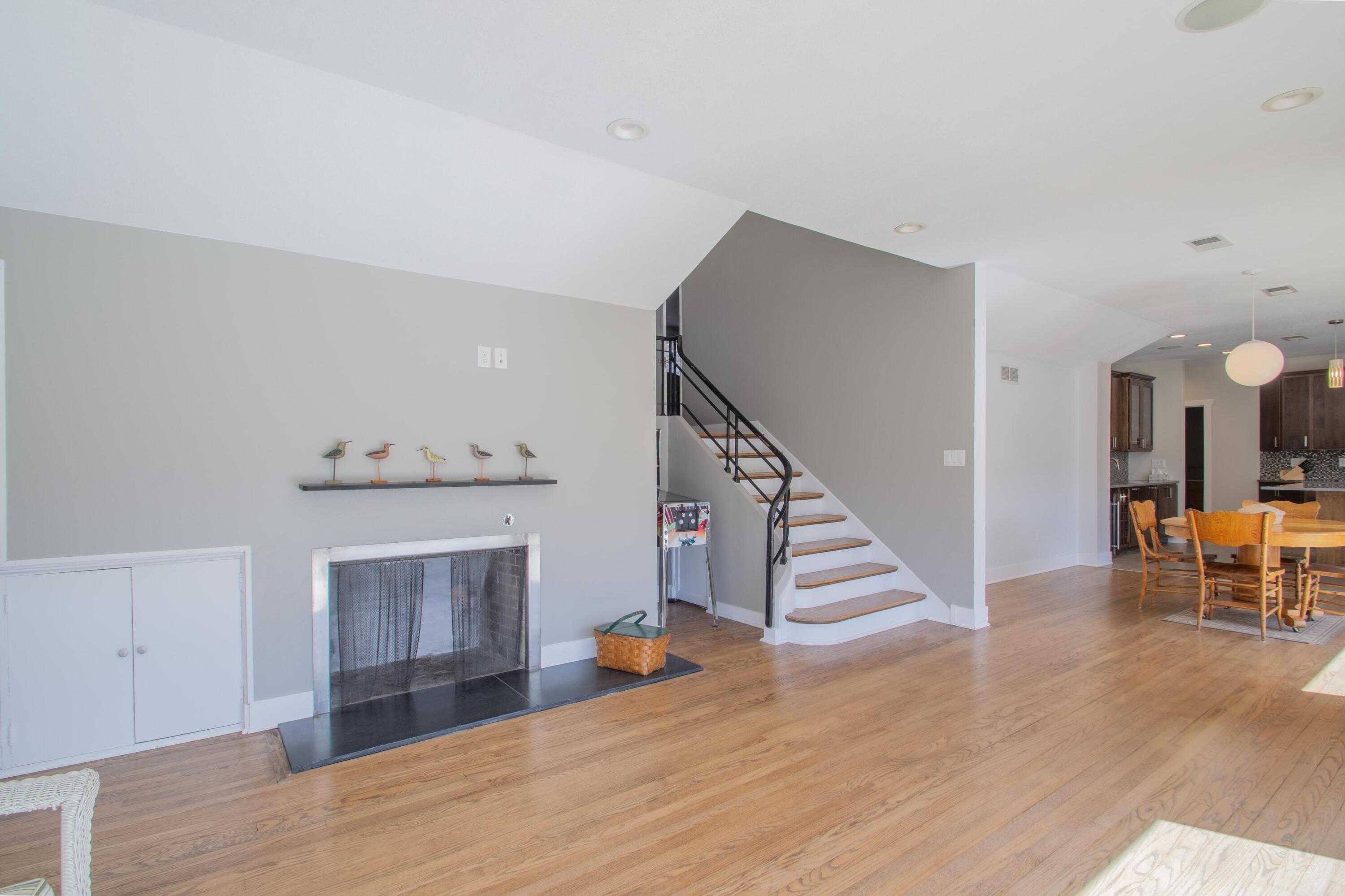 305 Elizabeth St