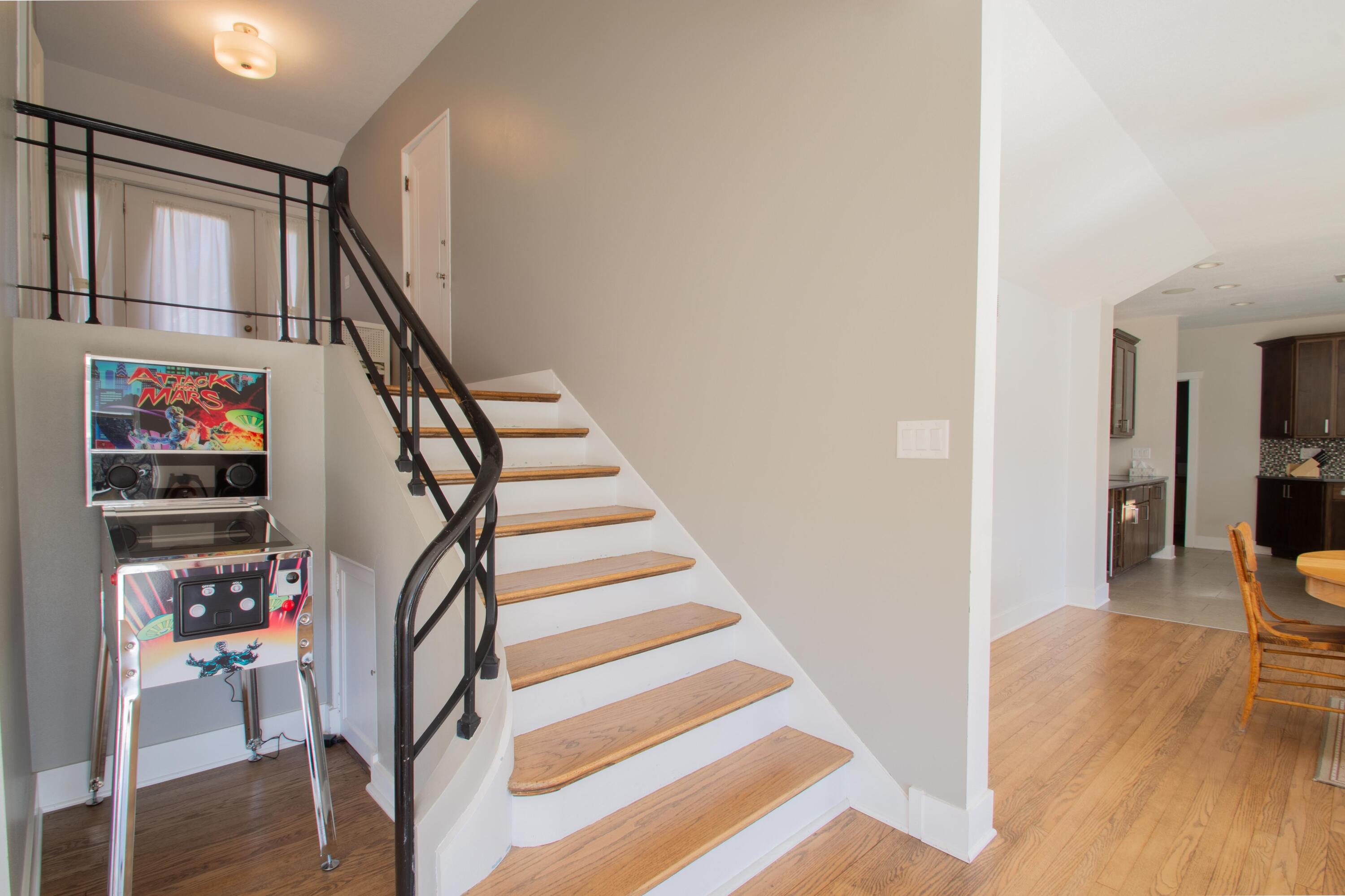305 Elizabeth St